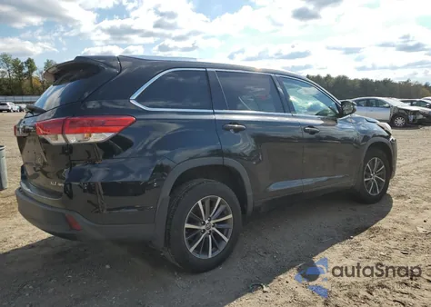 2018 Toyota Highlander Se z USA, uszkodzony, nr VIN 5TDJZRFH8JS832549
